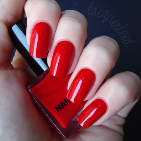 red fingernails